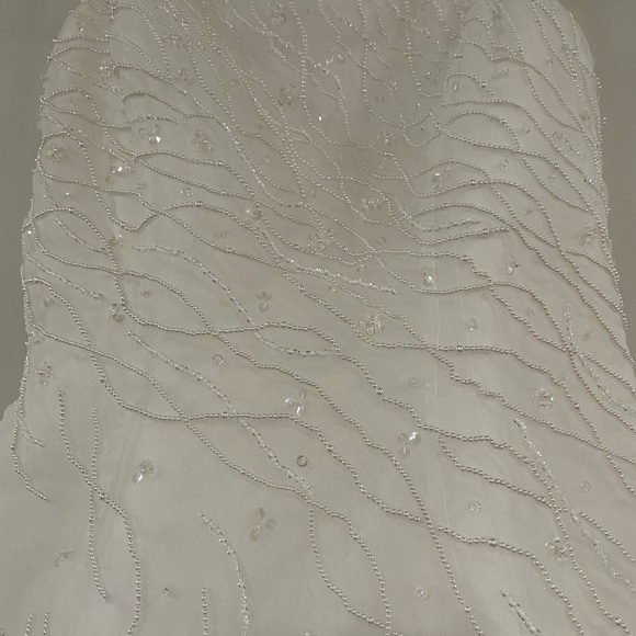 Sale‼️ White beaded wedding dress with veil and  tiara - Picture 10 of 14